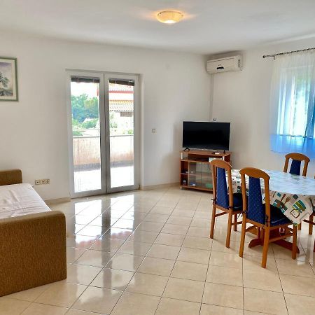 Apartments Malinska - Apartment 4 מראה חיצוני תמונה